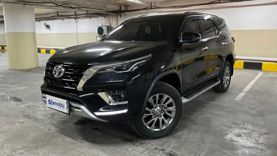 DP MURAH Toyota Fortuner 2.8 4x2 VRZ Solar-AT 2023 Hitam CJJBB
