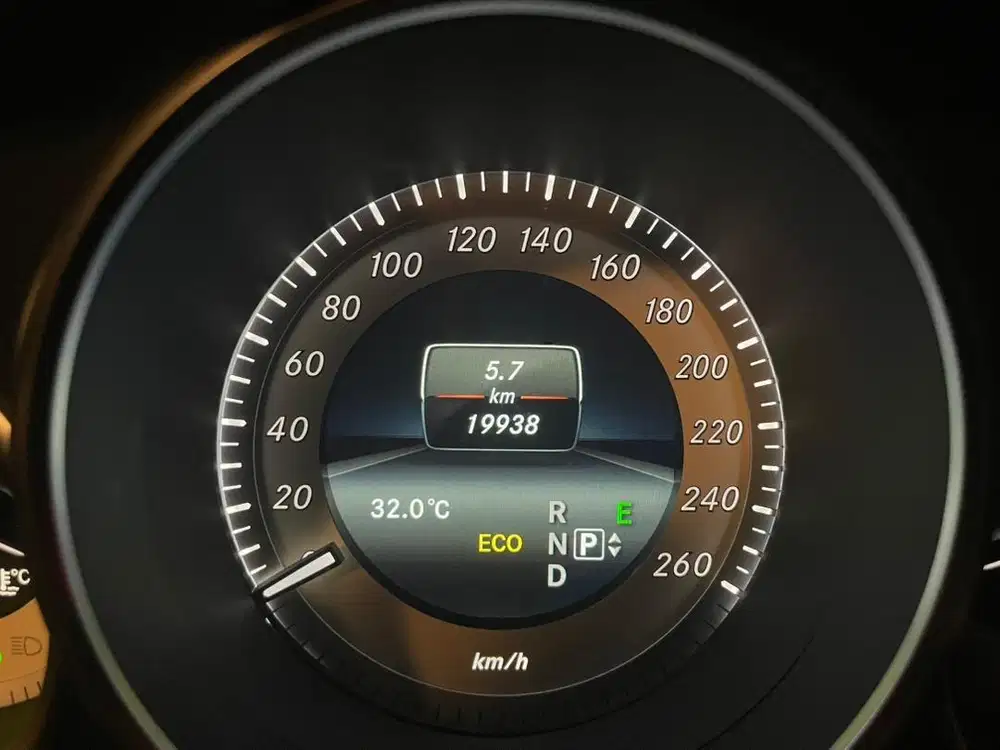 CLS 400 AMG 2014/2015 simpanan pribadi ODO 19.930 kilometer