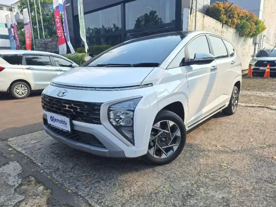 DP MURAH Hyundai Stargazer 1.5 Prime Bensin-AT 2025 Putih CWFDB