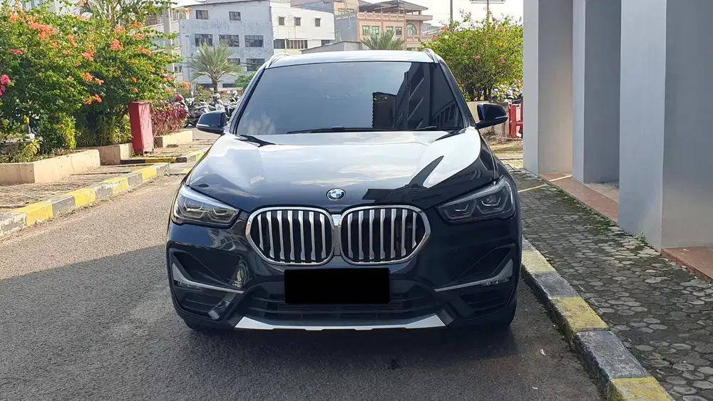 BMW X1 sDrive 1.8i XLine Facelift LCi Panoramic Hitam 2020 NIK 2019
