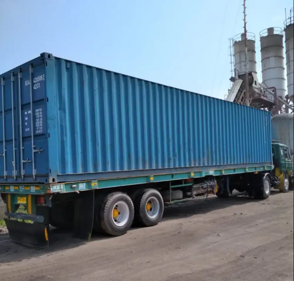 Trailer 20 Feet & 40 Feet