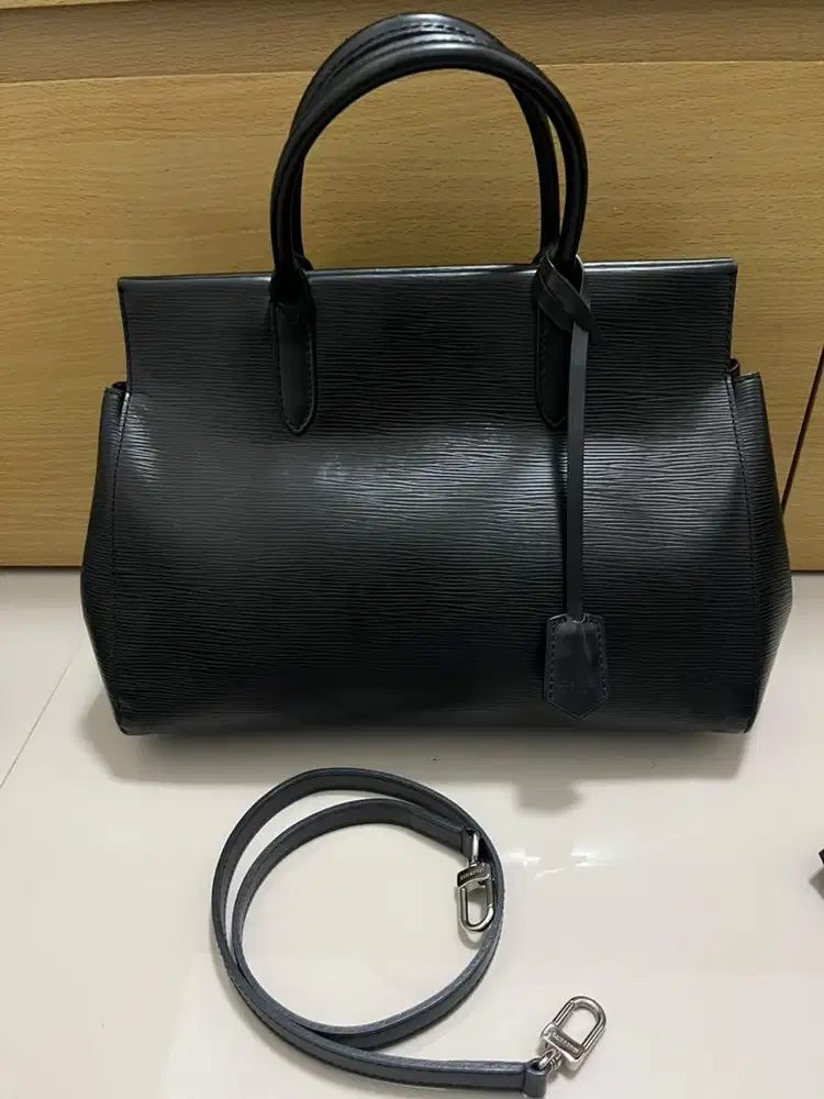 Louis vuitton LV epi leather authentic