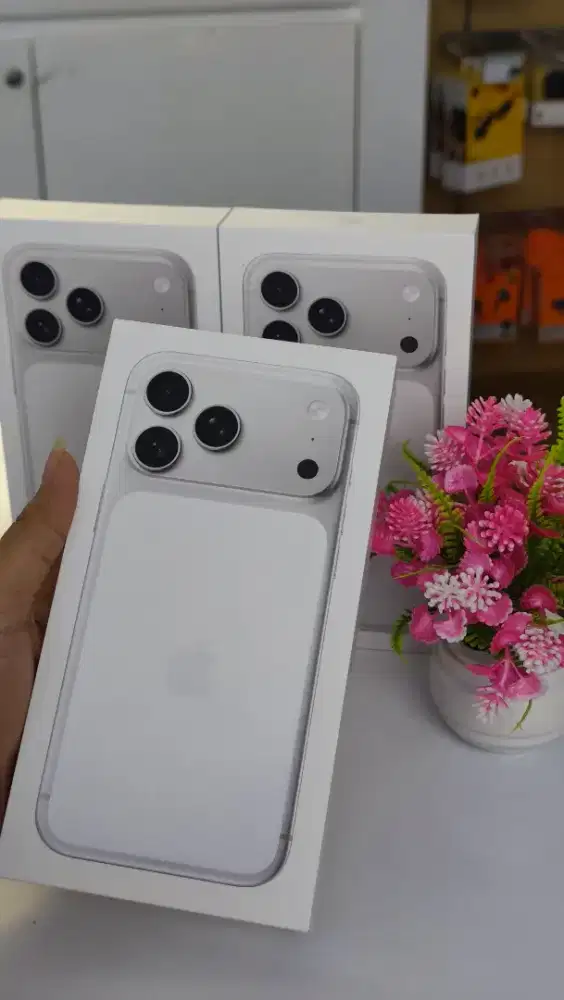 iPhone 17 Pro Silver 256 Garansi Resmi Cicilan 0% Tanpa Dp
