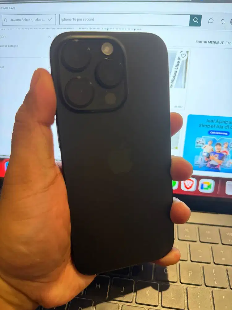 Dijual iPhone 16 Pro 128GB Black Titanium second kondisi sangat mulus