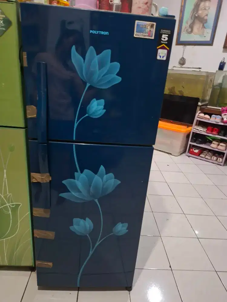 Dijual kulkas polytron 2 pintu