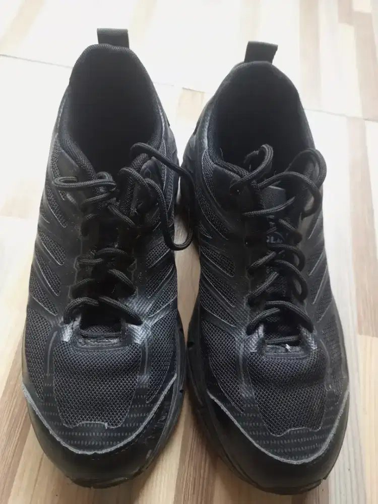 sepatu hitam DCLN preloved