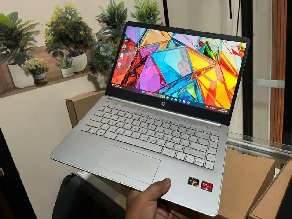 hp 14s-fq0xxx
-AMD ryzen 3 3250U
-AMD radeon graphics