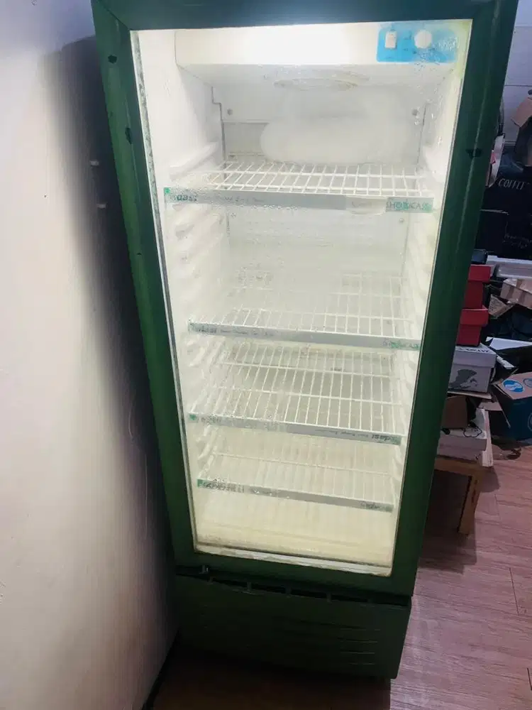Showcase pendingin minuman normal