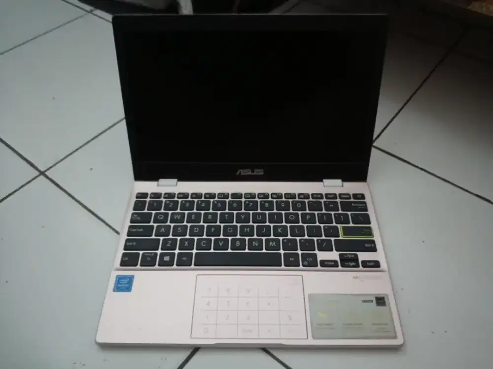 Asus Slim Ram 4gb, SSD 256gb, Normal lancar
