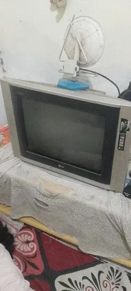 TV LG 21inc.yg serius