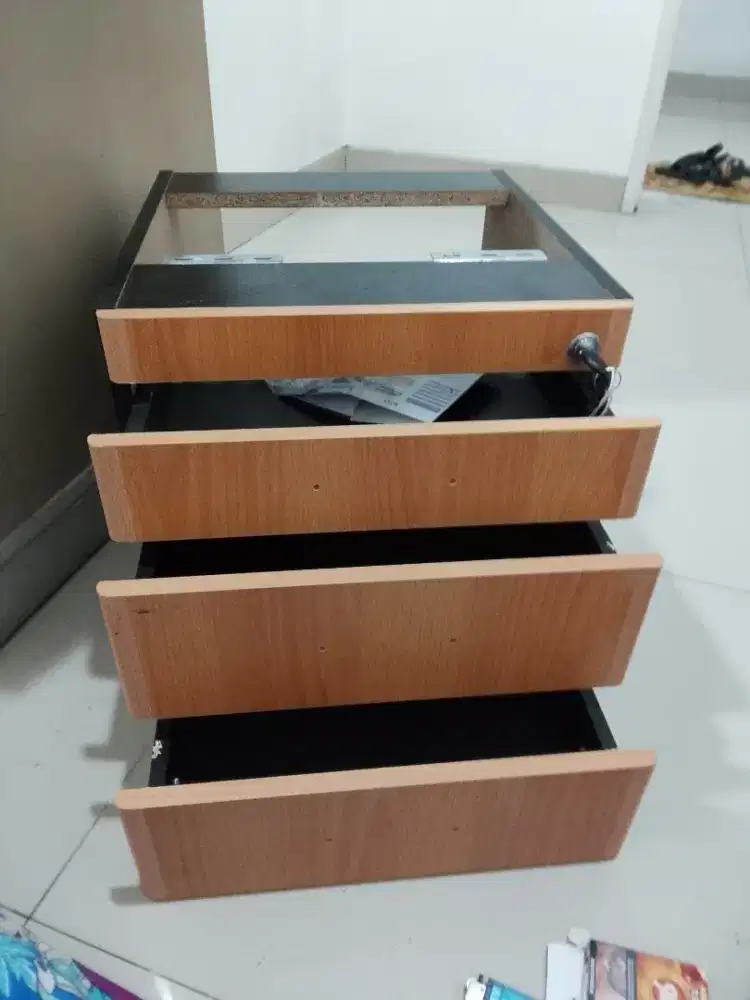 laci kecil buat naro duit