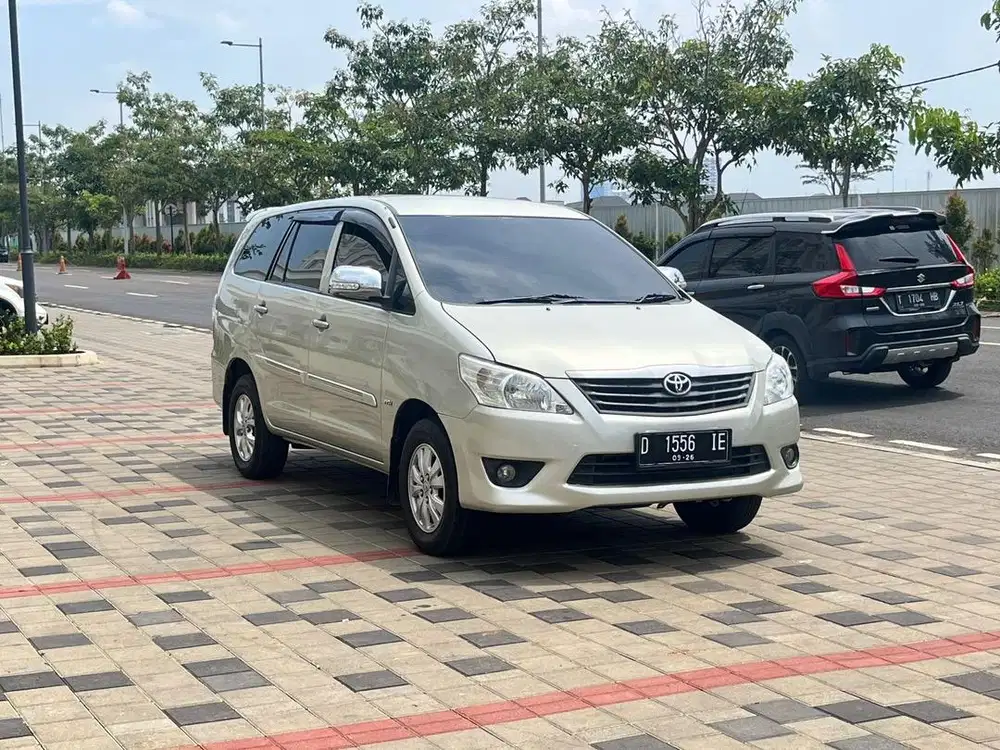 kijang innova E Matic 2012 Silver Bensin