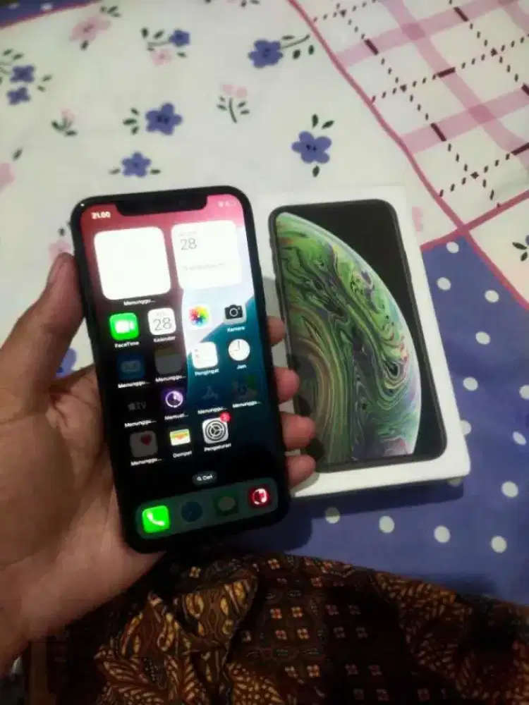 iphone xs 64 (indosat only)