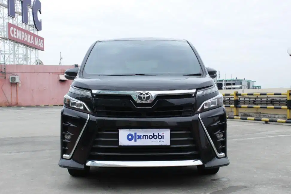 TDP 13JT, Toyota Voxy 2.0 Bensin-AT Hitam 2018
