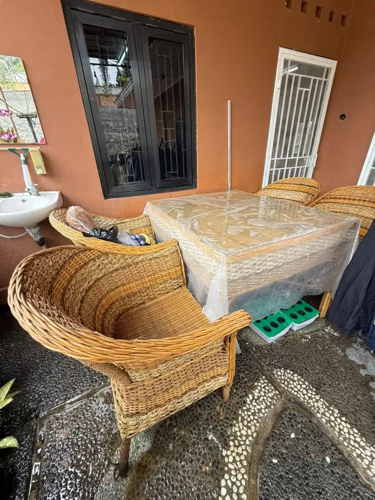 Meja makan besar Rotan asli