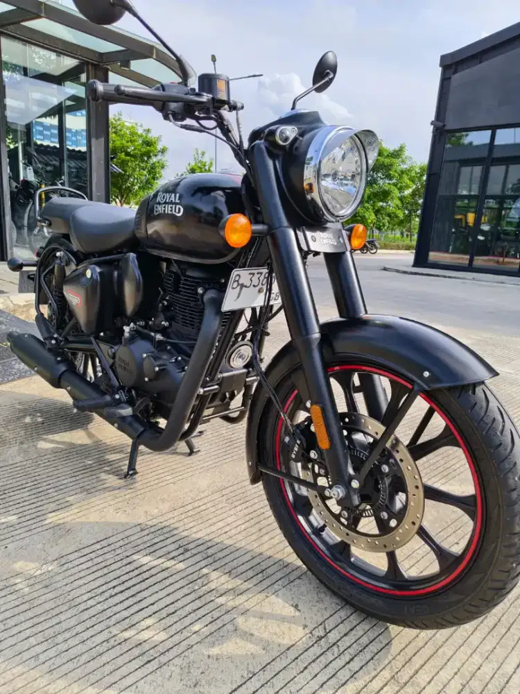 Royal Enfield Black 350 2024