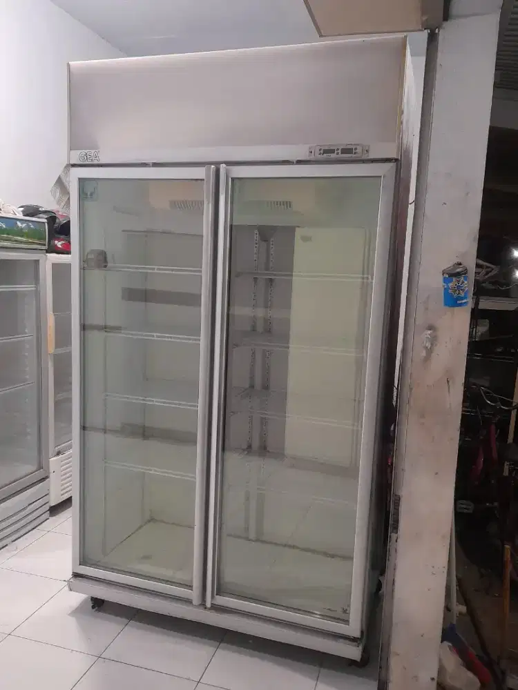 Showcase / Chiller / Kulkas Minuman merek GEA 1050 Liter . Orisinil