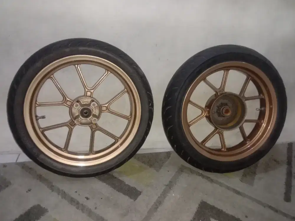 Velg Tapak Lebar