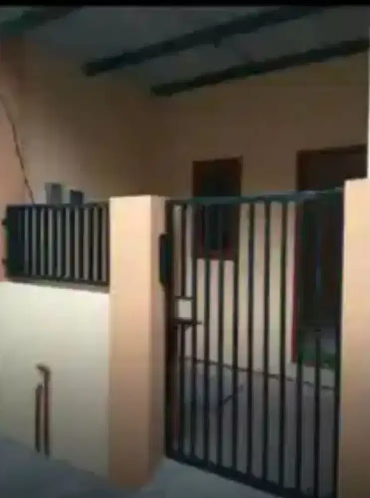 Kamar Kos Pagar sendiri, nyaman di lokasi strategis. Surabaya Timur