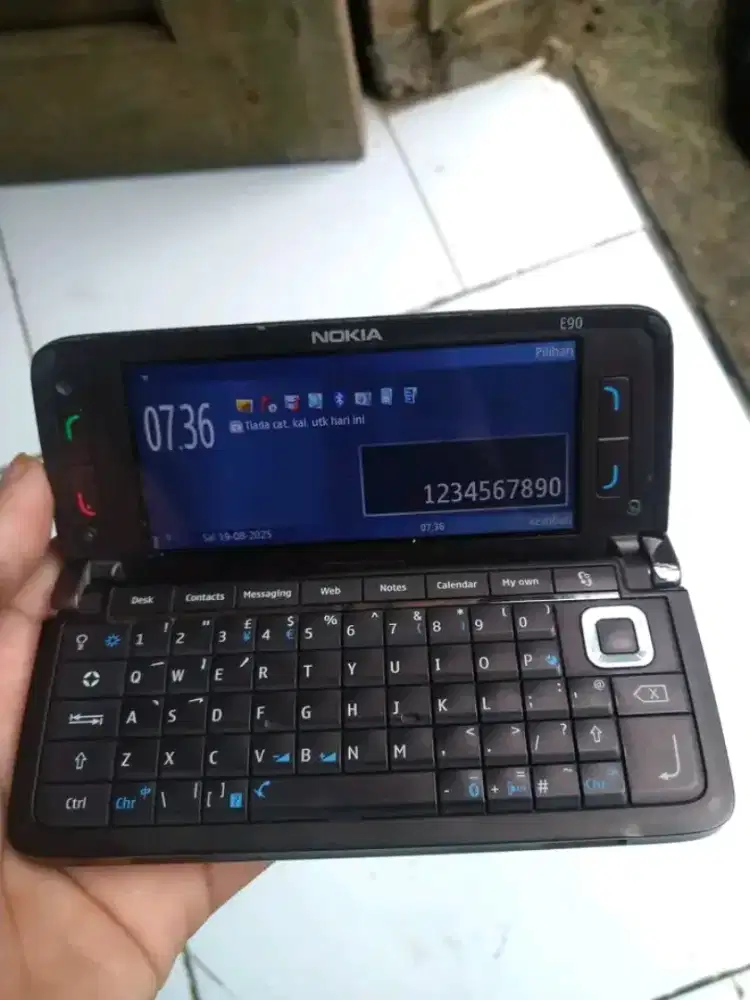 nokia E90 comunikator normal