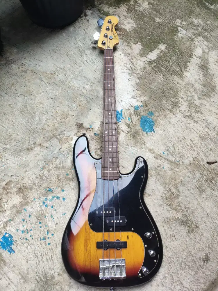 Bass Squier Afinity Precision