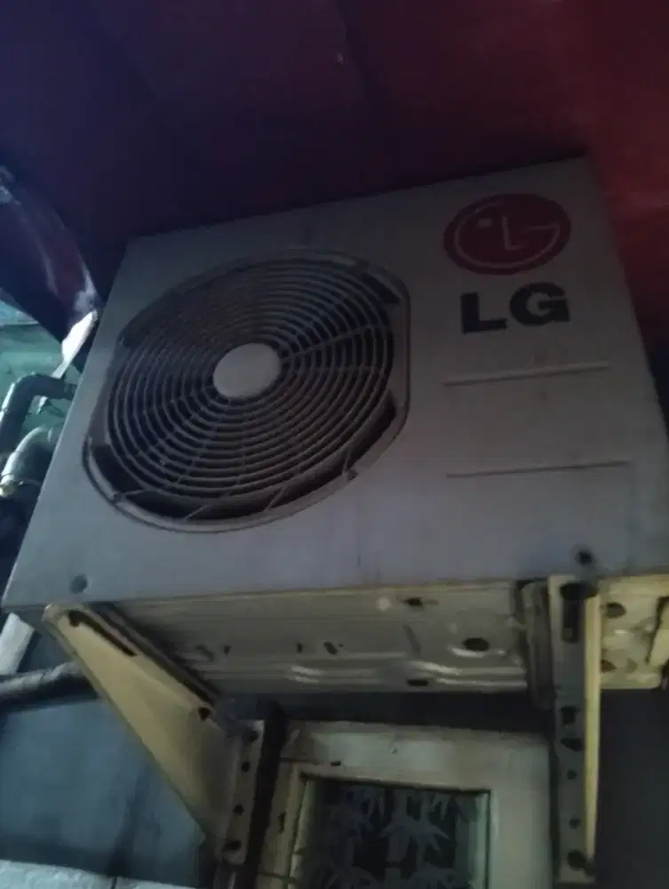 AC LG 1/2 PK bekas
