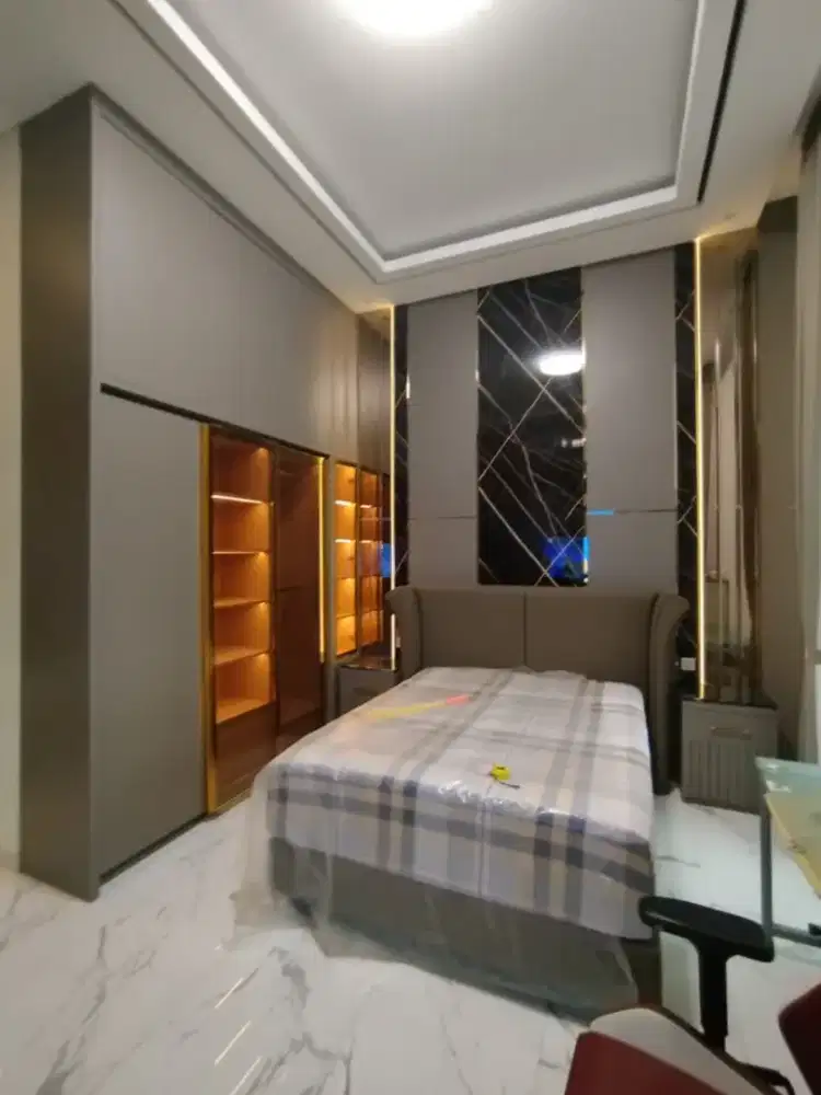 Set kamar custom, backdrop tv