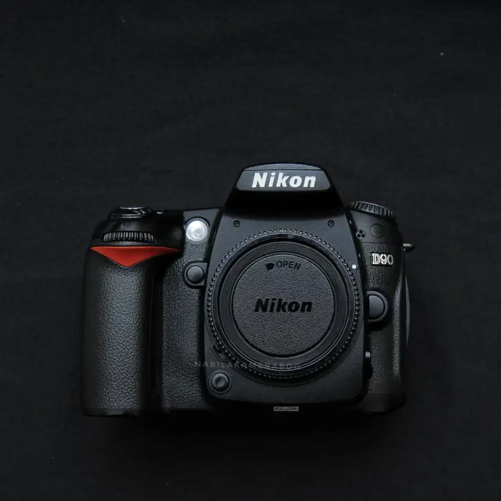 NIKON D90 BODY ONLY