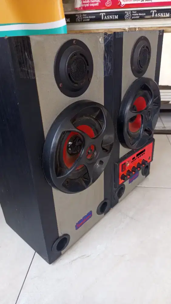 Sepasang speaker aktif