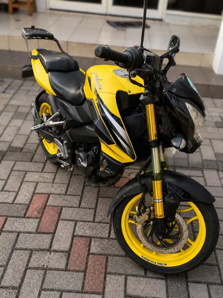 Kawasaki Pulsar NS200 kuning yellow