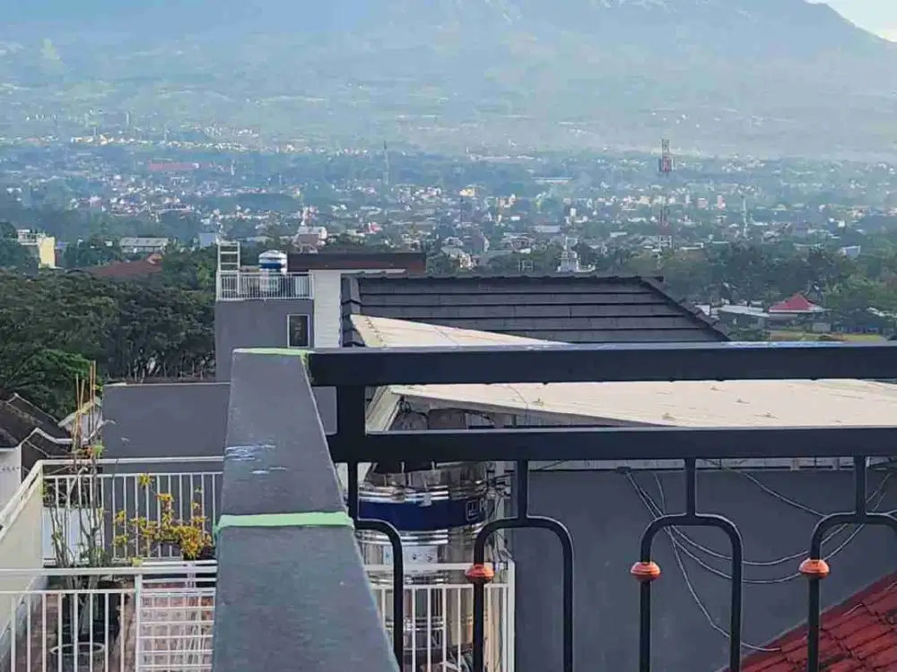 rumah cantik 2 lt seperti di villa, perumahan oma campus sengkaling dekat kampus unmuh, 15 menit brawijaya dan dekat brawijaya