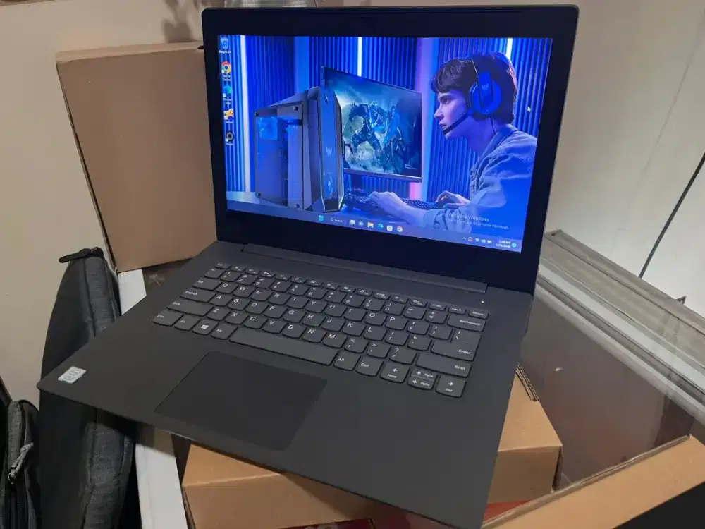 Lenovo ideapad  v14
Ram 8
Ssd 256