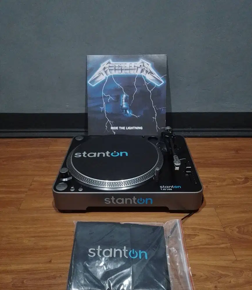 STANTON T55 USB - DJ Belt Drive Turntable