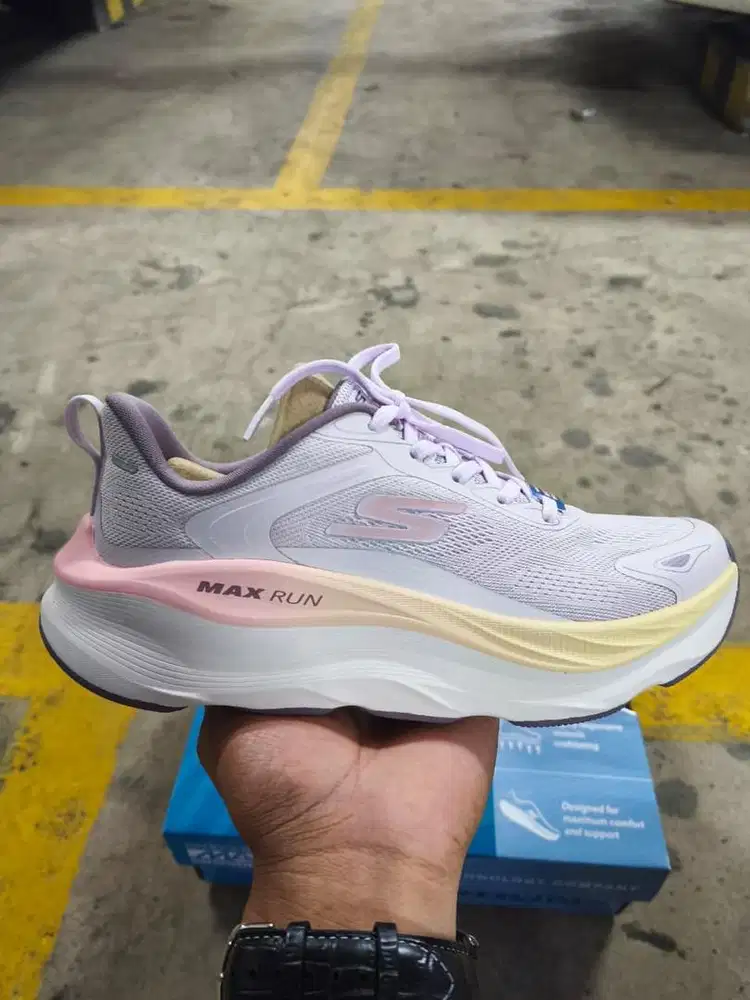 Sepatu Skechers Max Run
