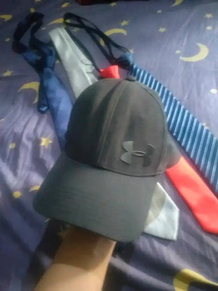 topi dan aneka dasi