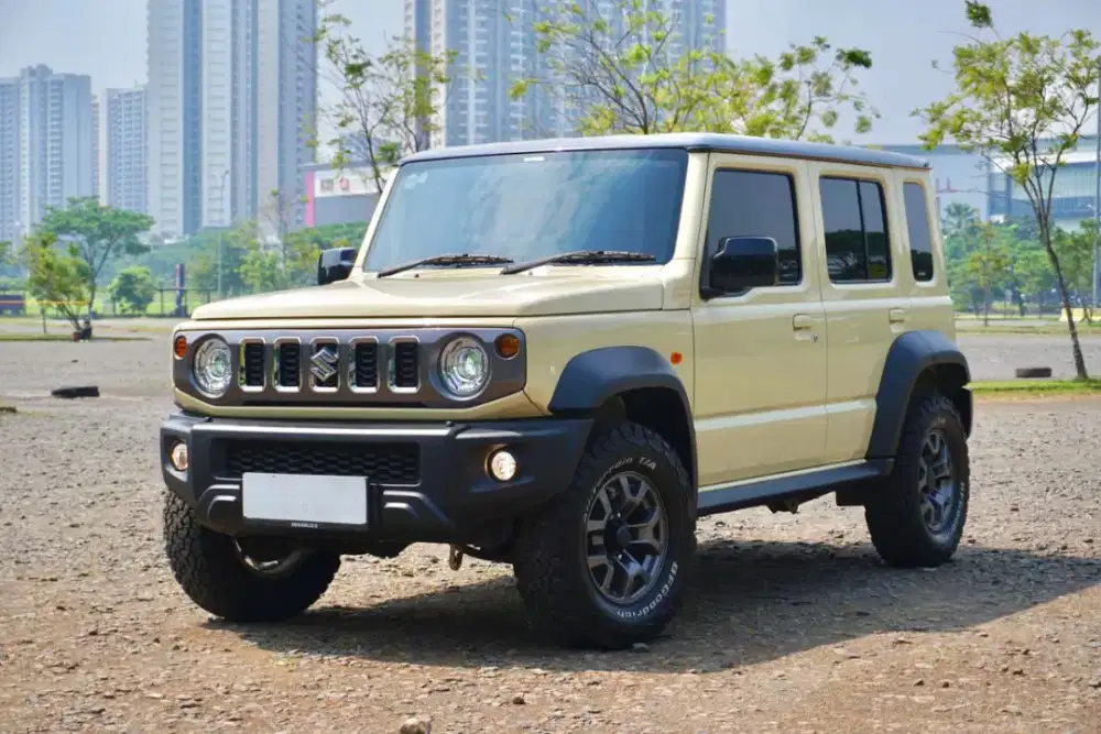 Suzuki Jimny 5-Doors 
SUV 4X4 2023 / 2024 LOW KM