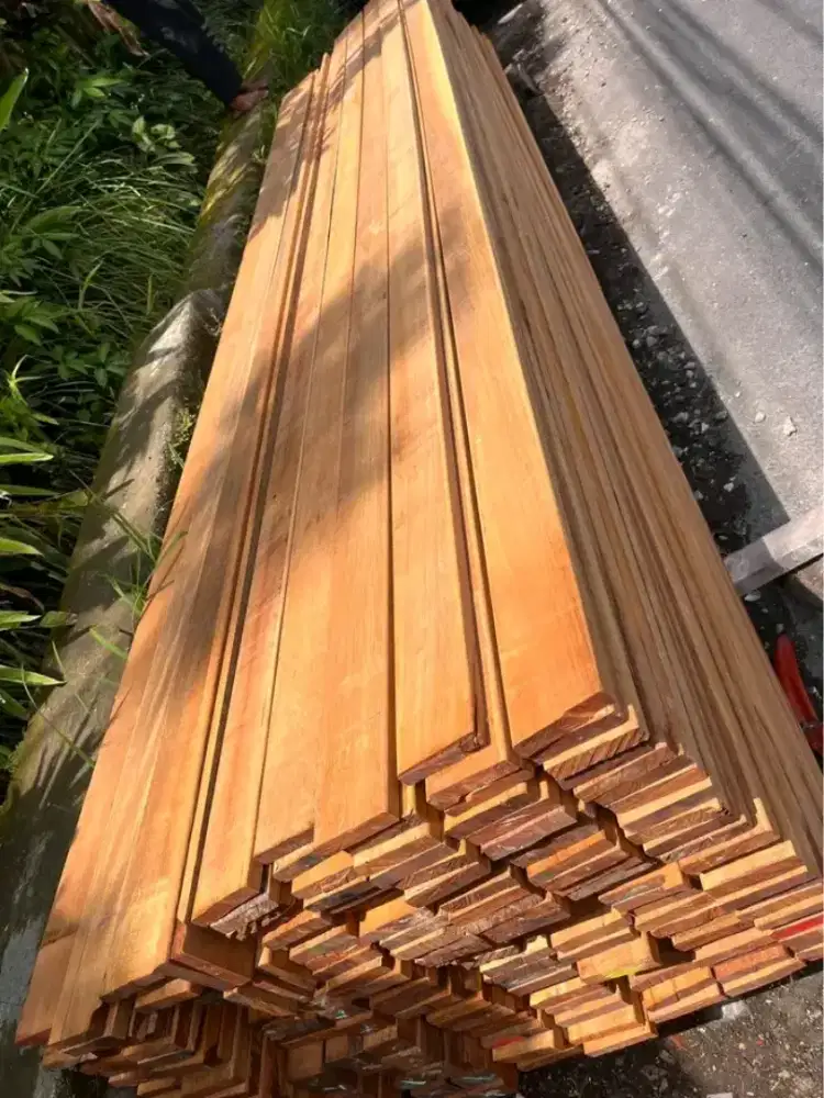 Jual kayu ulin kalimantan dan Terima pemasangan deck kolam renang