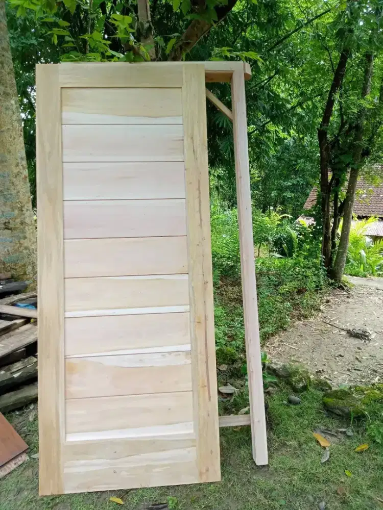 Pintu set kusen baru