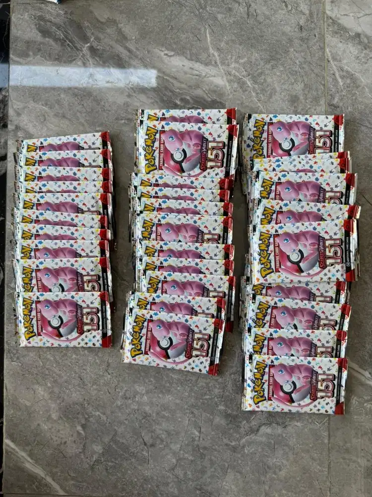 Loose pack Pokémon cards