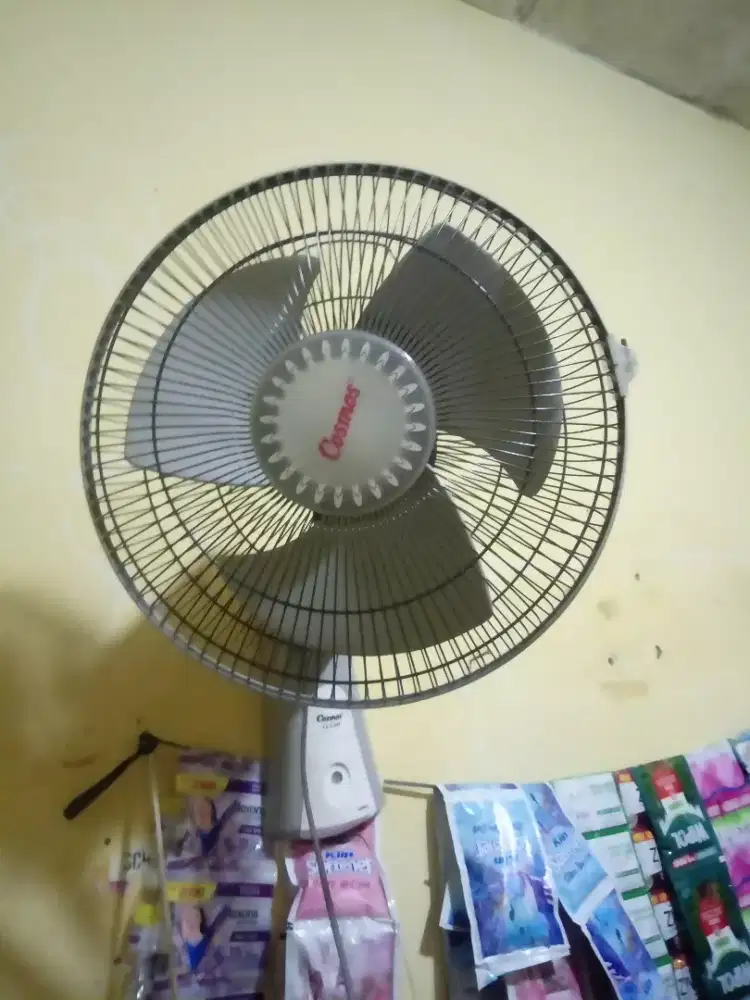 Kipas angin tembok cosmos