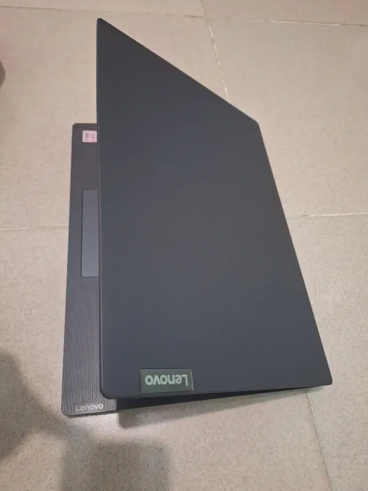 Bismillah dijual laptop lenovo core i3gen10 mulus siap pakai ssd256gb