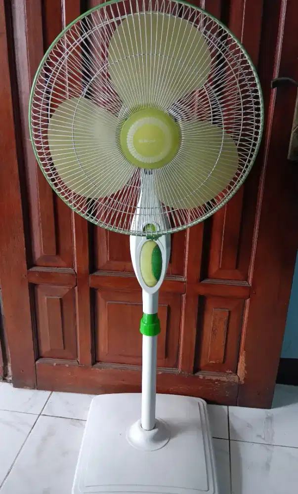 Kipas Angin Berdiri Normal Siap Pakai