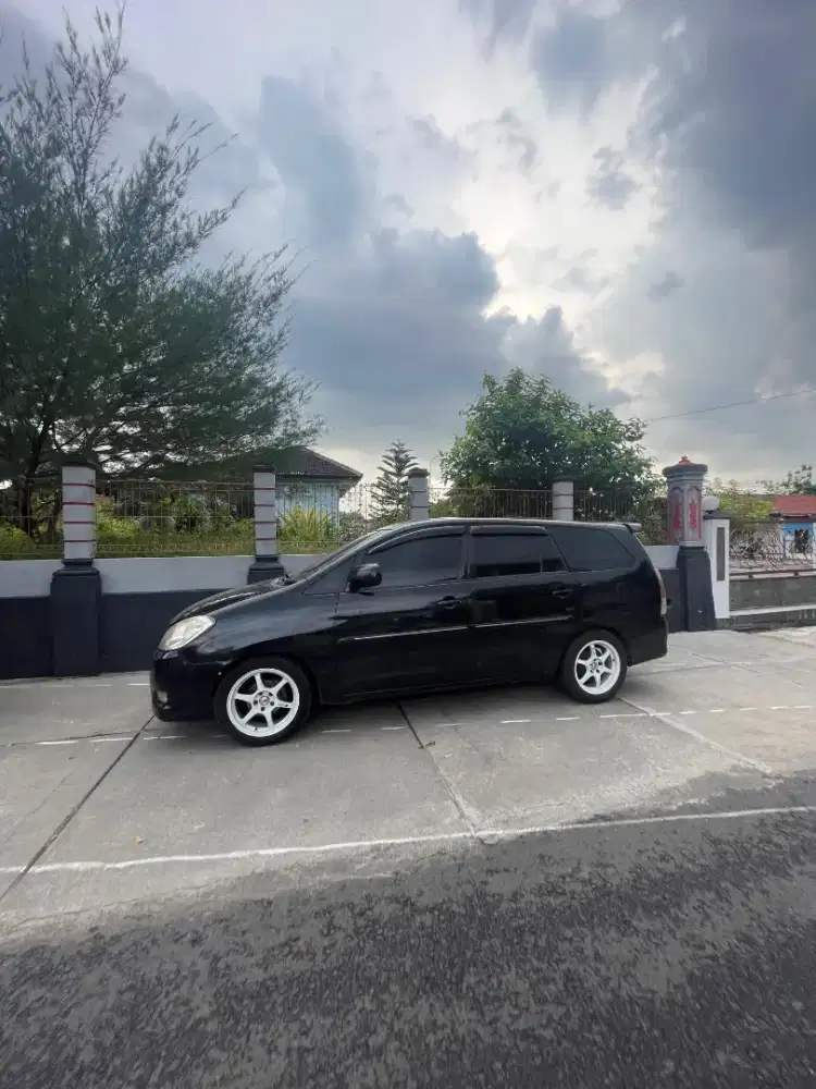 Toyota Kijang inova type E manual 2.0 pemakaian pribadi