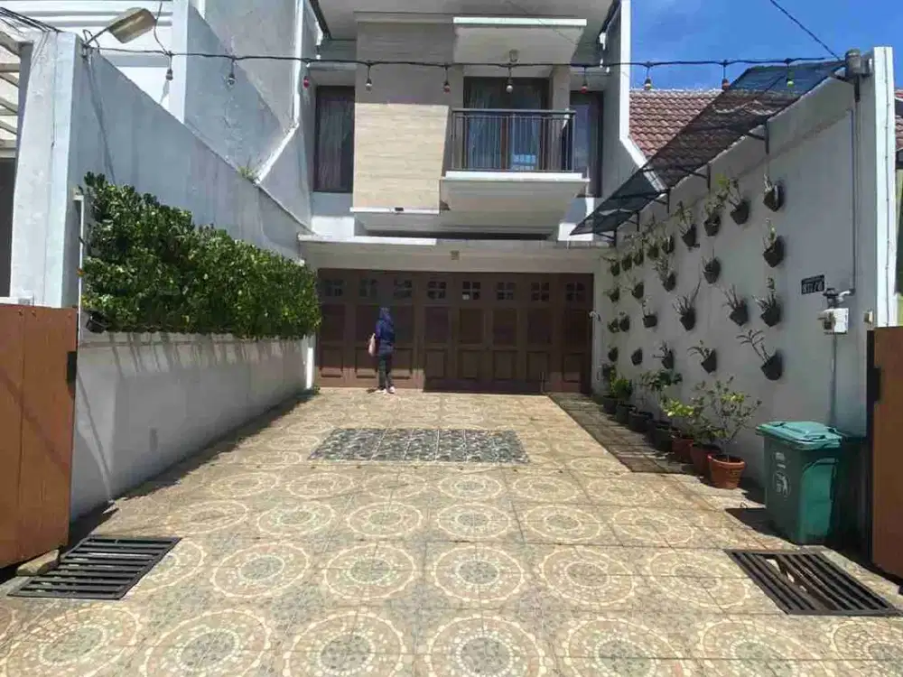 Rumah Mewah kolam renang akses tol sentul