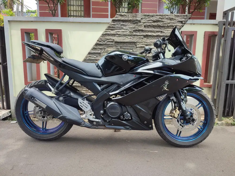 YAMAHA R15 V2 TAHUN 2016 LIKE NEW