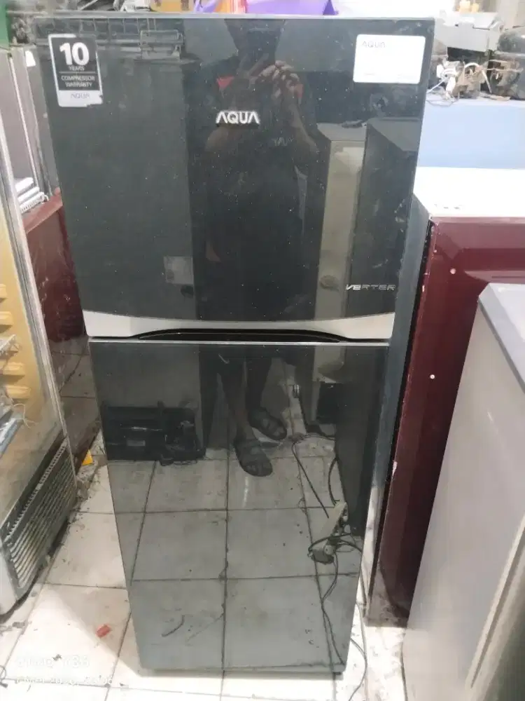 Di jual cepat kulkas 2 pintu merk Aqua like now