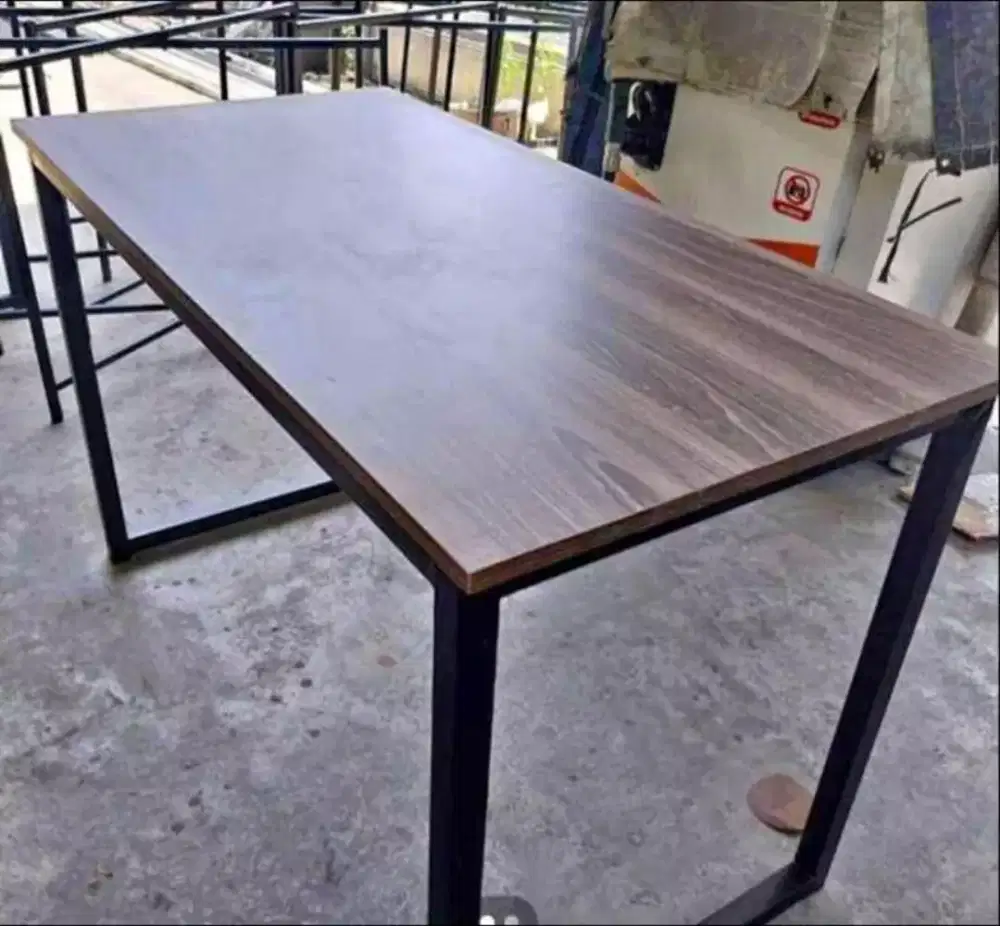 Meja permanen lapis hpl.