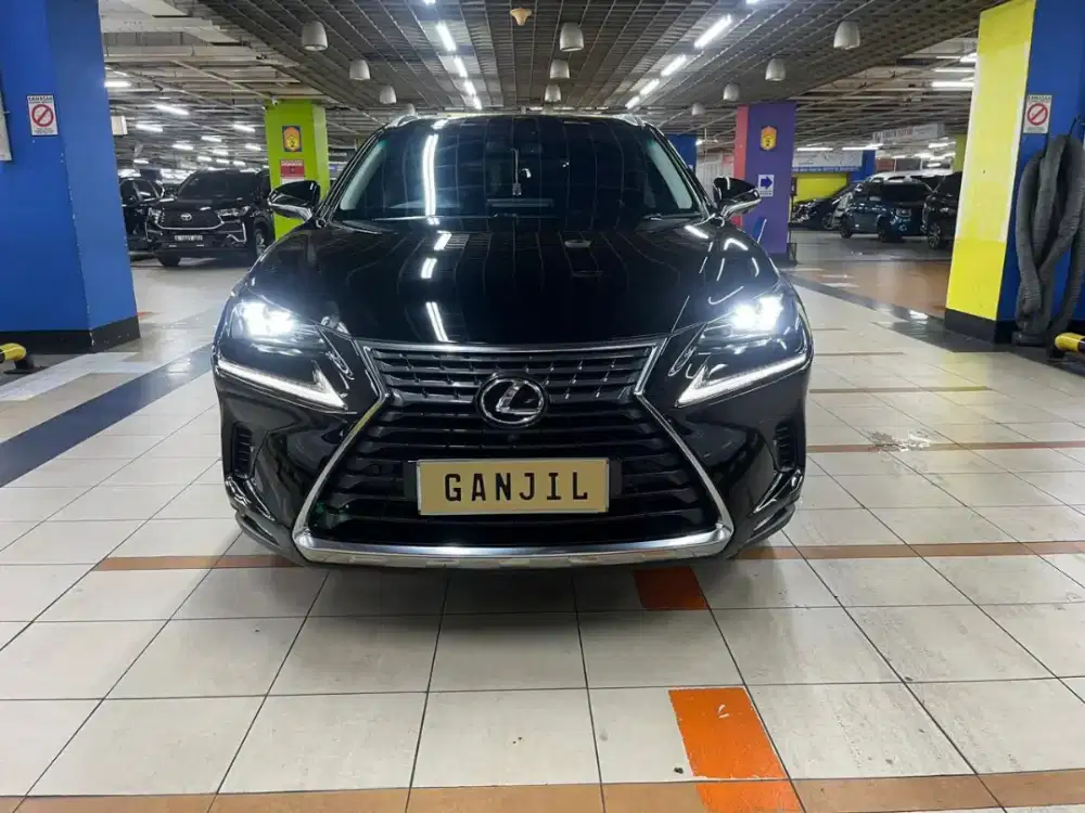 LEXUS NX 300 T 2018 Hitam