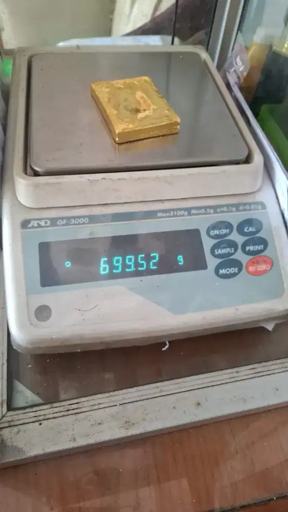 Ready logam mulia emas murni dari peleburan perhiasan