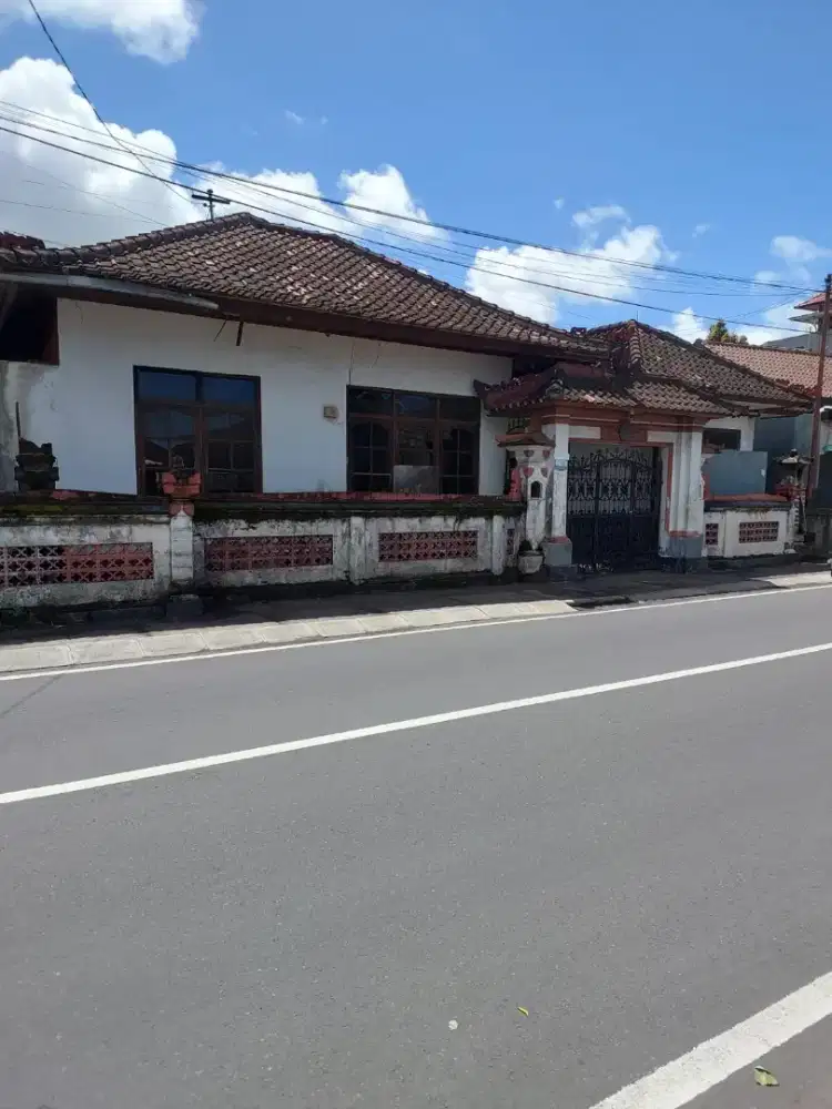 Jual tanah bonus bangunan lama di Jl Raya Muding Kerobokan Bali